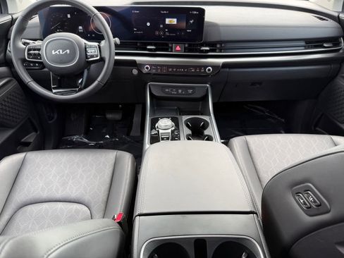 Used 2025 Kia Carnival SX w/ SX Dark Edition Package image 13
