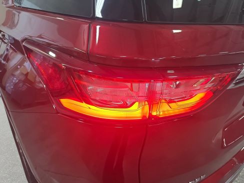 Used 2020 Chevrolet Traverse Premier FWD image 32