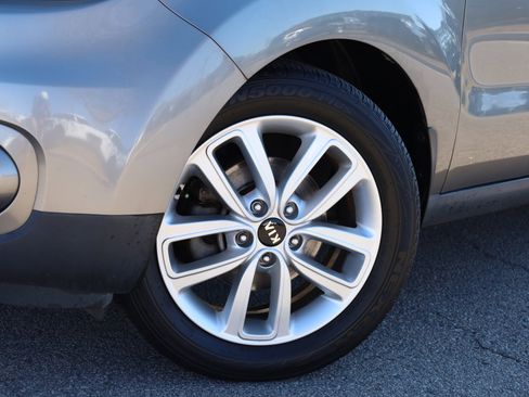 Used 2017 Kia Soul + image 13