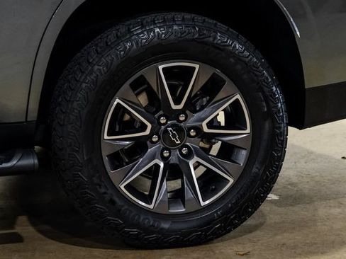 Used 2024 Chevrolet Tahoe Z71 w/ Z71 Off-Road Package AWD/4WD image 40