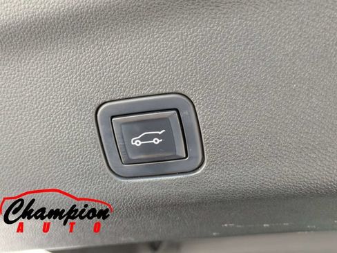 Used 2022 Chevrolet Tahoe RST w/ Luxury Package RWD image 16