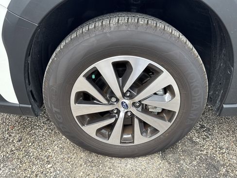 Used 2025 Subaru Outback Premium AWD/4WD image 9