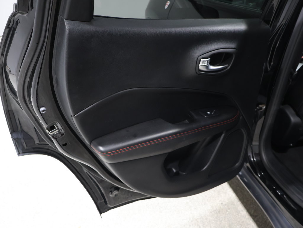 Used 2018 Jeep Compass Trailhawk w/ Cold Weather Group AWD/4WD image 18