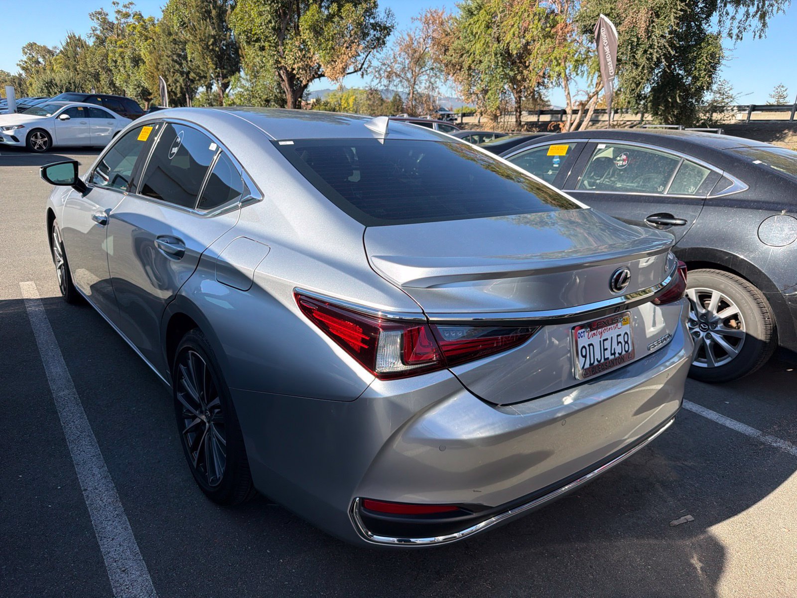 Used 2023 Lexus ES 300h w/ Premium Package FWD image 4