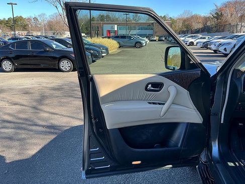 Used 2017 Nissan Armada Platinum w/ Interior Lighting Package image 11