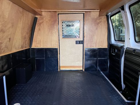 Used 2019 GMC Savana 2500 w/ Driver Convenience Package image 36