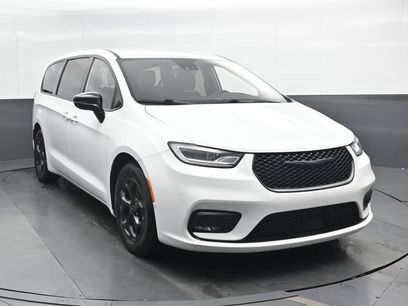 Used 2024 Chrysler Pacifica Limited