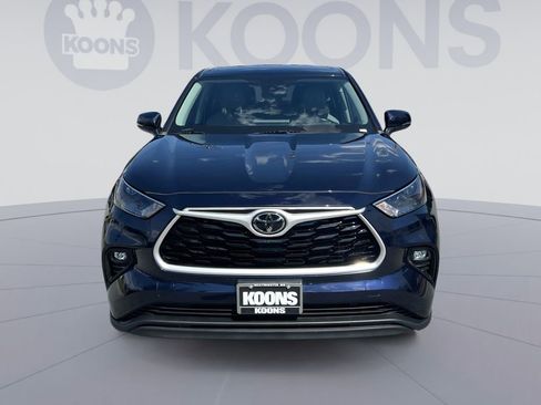 Used 2022 Toyota Highlander LE AWD/4WD image 11