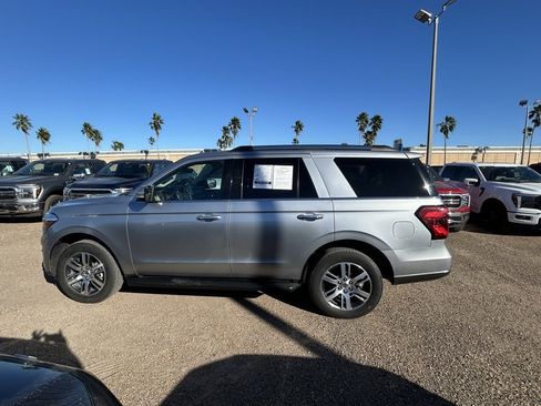 Used 2024 Ford Expedition Limited image 4