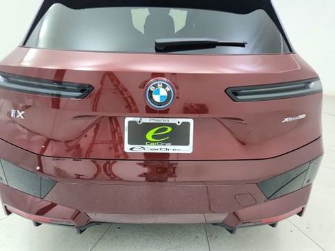 Used 2023 BMW iX xDrive50 w/ Premium Package image 12