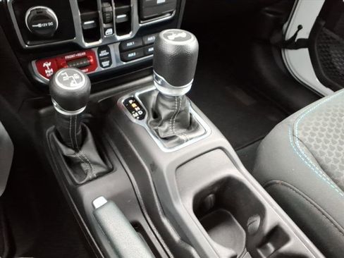 Used 2024 Jeep Wrangler Unlimited Rubicon 4xe image 21