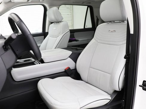 Used 2025 Ford Expedition Max Platinum w/ Platinum Ultimate Package image 18