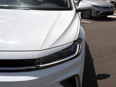 Used 2025 Volkswagen Jetta SE FWD image 9