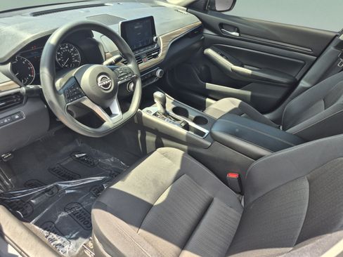Certified 2025 Nissan Altima 2.5 SV FWD image 18