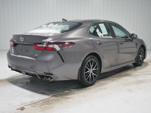 Used 2024 Toyota Camry SE image 5
