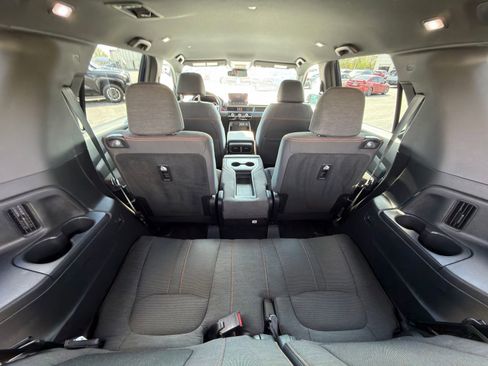 Used 2025 Honda Pilot Sport image 32