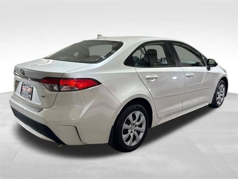 Used 2021 Toyota Corolla LE w/ Carpet Mat Package (TMS) FWD image 5