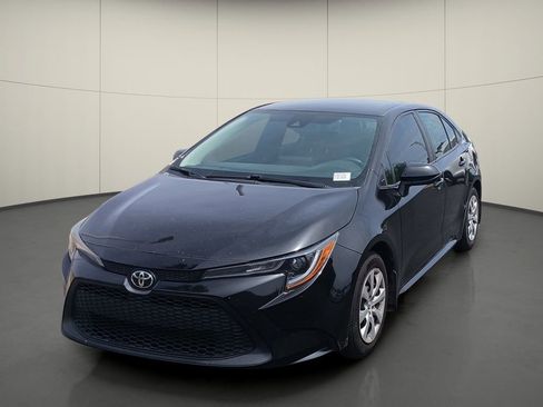Used 2022 Toyota Corolla LE FWD image 3