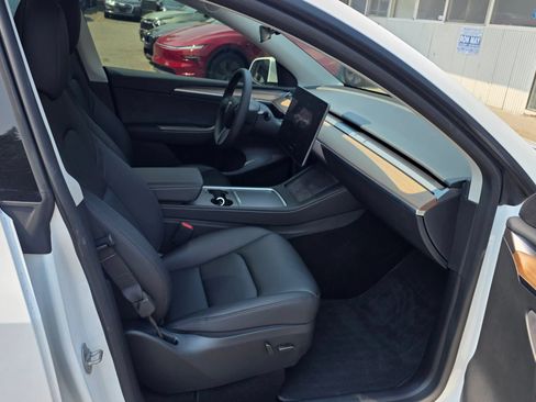 Used 2024 Tesla Model Y Long Range AWD/4WD image 13