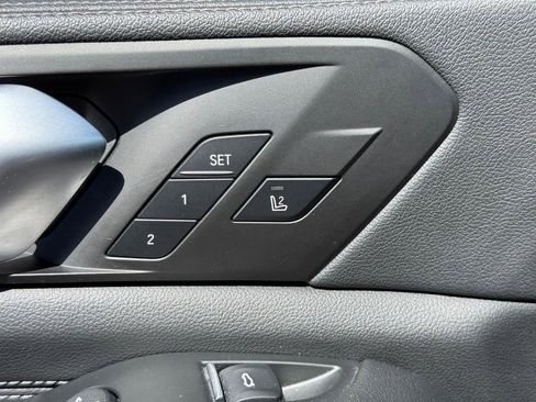 Used 2022 BMW X5 xDrive40i w/ M Sport Package image 16