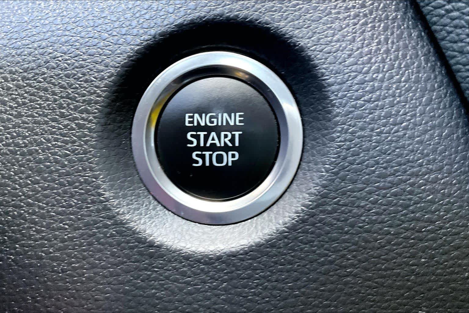 Used 2025 Toyota Corolla SE FWD image 32
