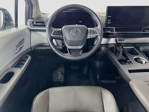 Certified 2025 Toyota Sienna XLE FWD image 24