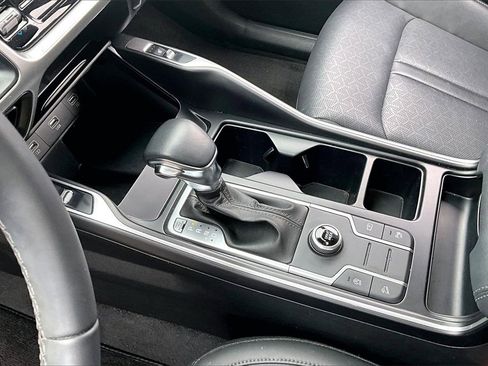 Certified 2022 Kia Sorento S w/ Panoramic Sunroof Package image 14