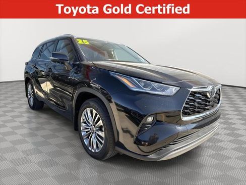 Certified 2025 Toyota Highlander Platinum AWD/4WD image 1