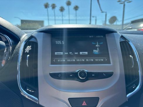Used 2018 Chevrolet Cruze LS FWD image 21