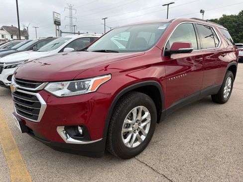 Certified 2020 Chevrolet Traverse LT FWD image 1