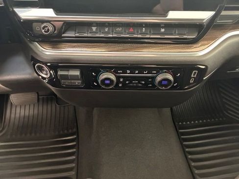 Certified 2025 Chevrolet Silverado 2500 LT w/ Convenience Package AWD/4WD image 20