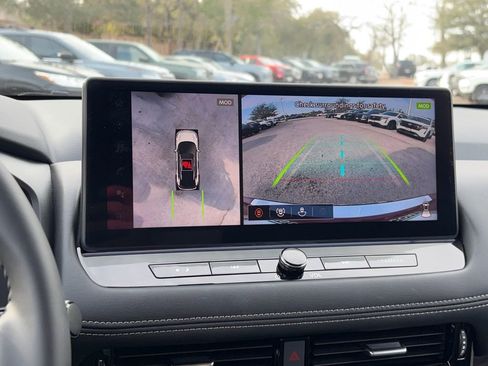 Used 2025 Nissan Rogue Platinum w/ Platinum Premium Package image 16