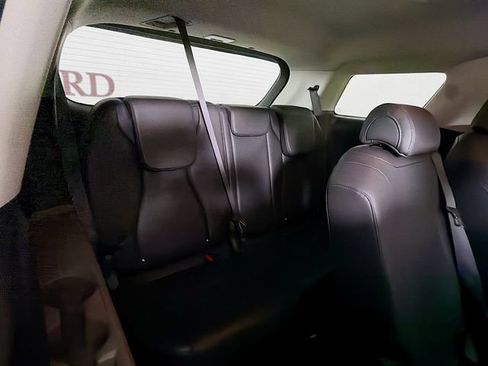 Used 2025 Kia Carnival FWD image 34