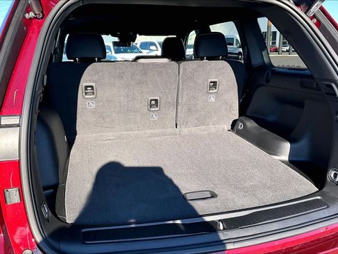 New 2025 Jeep Grand Cherokee Altitude image 19