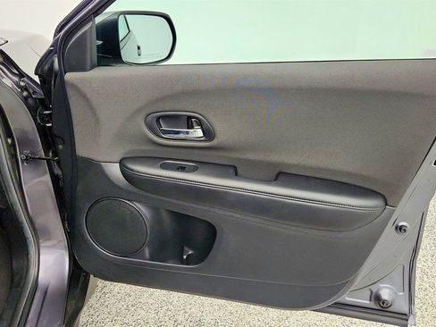 Used 2019 Honda HR-V LX image 24