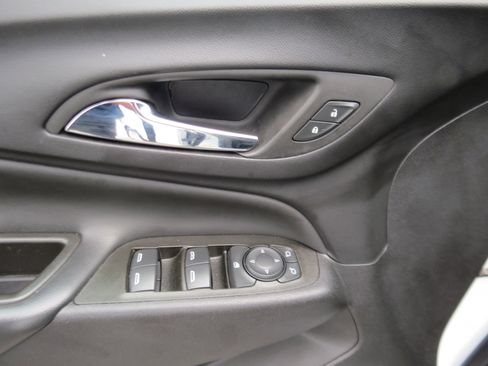 Used 2023 Chevrolet Equinox LT FWD image 17