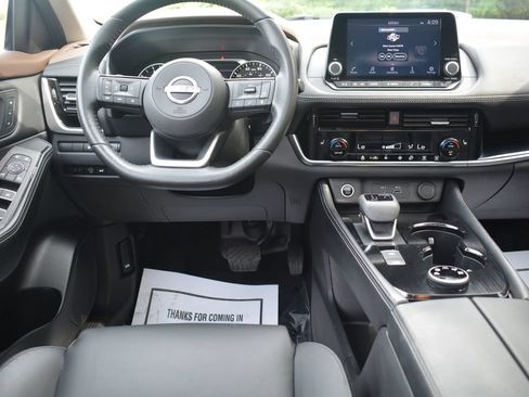 Used 2023 Nissan Rogue SL AWD/4WD image 3