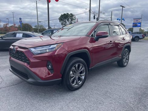 Used 2022 Toyota RAV4 XLE Premium image 9