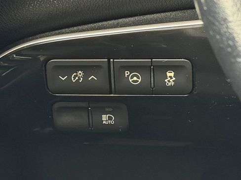 Used 2017 Toyota Prius Three image 17