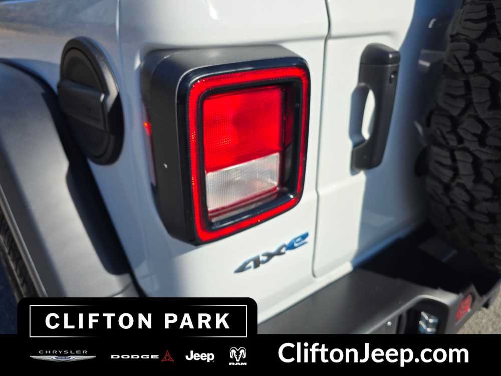 Used 2024 Jeep Wrangler Unlimited AWD/4WD image 8
