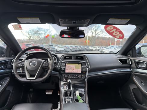 Used 2019 Nissan Maxima SR w/ Premium Package image 12