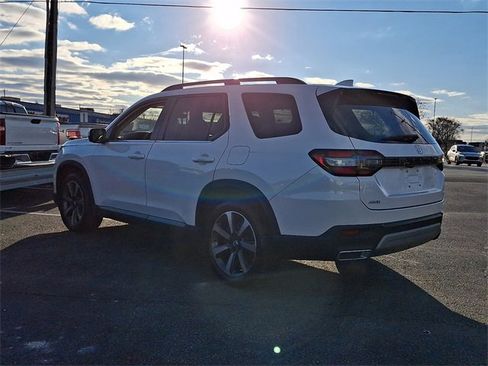 Used 2023 Honda Pilot Elite image 4