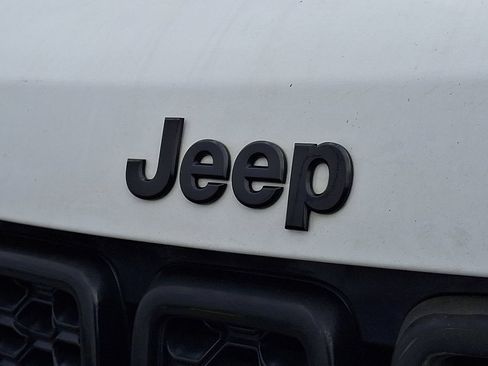 Used 2018 Jeep Grand Cherokee Limited image 2