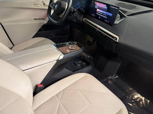 Certified 2023 BMW iX xDrive50 w/ Premium Package AWD/4WD image 32