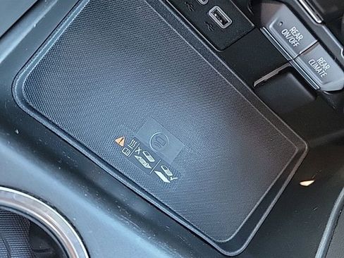 Used 2022 Chevrolet Suburban Z71 w/ Z71 Off-Road Package image 32