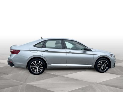 Used 2025 Volkswagen Jetta Sport FWD image 9