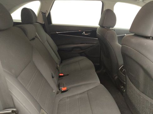 Used 2020 Kia Sorento LX image 19