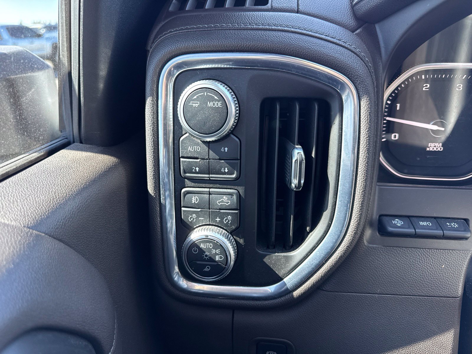 Used 2020 GMC Sierra 2500 Denali w/ Denali Ultimate Package AWD/4WD image 21