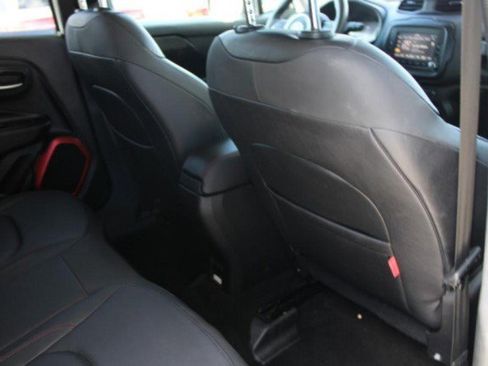 Used 2016 Jeep Renegade Trailhawk w/ Premium Trailhawk Package AWD/4WD image 16