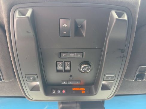 Used 2018 Cadillac Escalade ESV Platinum AWD/4WD image 40